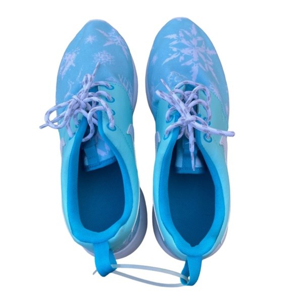 Nike Roshe One Snowflake Print Shoes - Picture 7 of 8